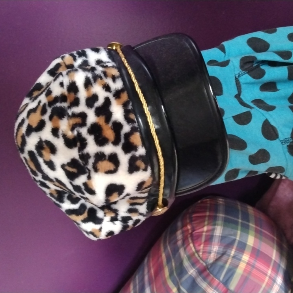Hat size small